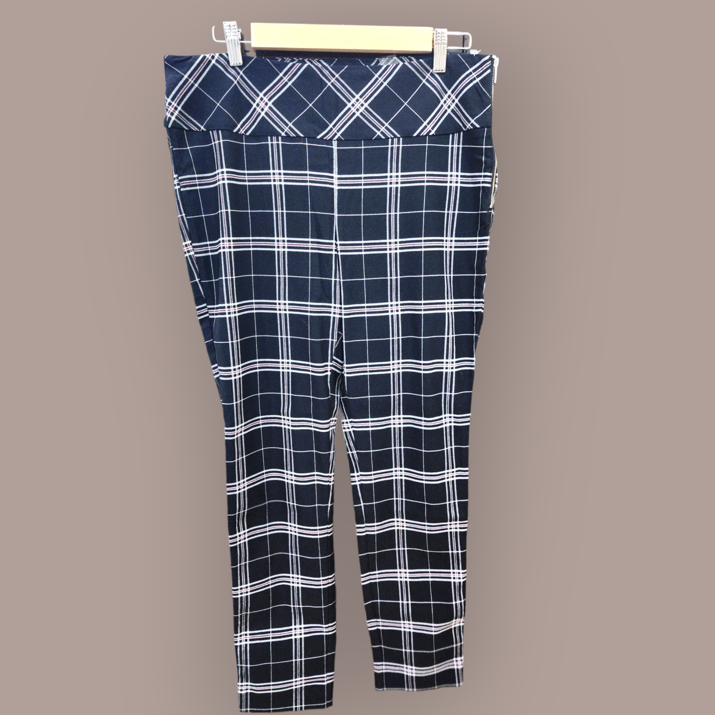 Black High-Waist Checks Pants